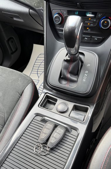 Ford Kuga ST-LINE AUTOMATIC -ONE OWNER- FORD SERVICE HISTORY - APPLE CARPLAY 
