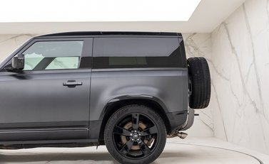 Land Rover Defender 90 V8 Carpathian Edition 23