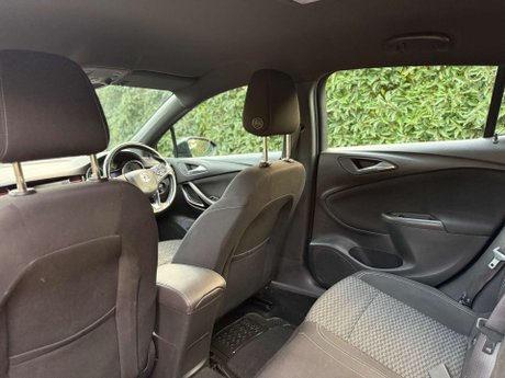 Vauxhall Astra 1.4 Astra SRi Nav T 5dr 31