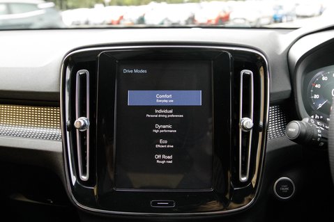 Volvo XC40 T3 R-DESIGN 34