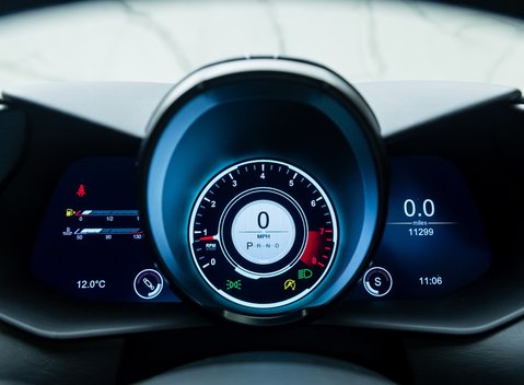 Aston Martin Vantage 15