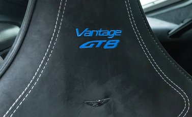 Aston Martin Vantage GT8 13