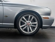 Jaguar XJ 3.0 XJ6 V6 Sovereign Auto 4dr 7