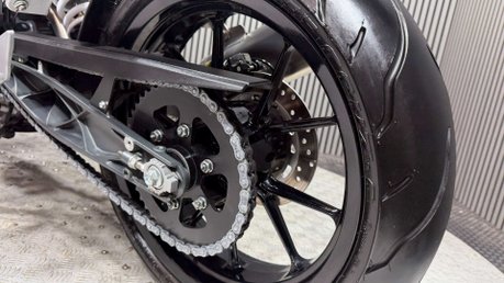 KTM Duke 2016 INCREDIBLY CLEAN LONG MOT ONLY 1K AKRAPOVIC 35