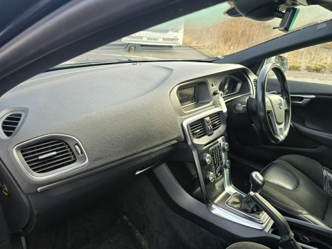 Volvo V40 D2 R-DESIGN 9