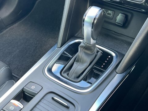 Renault Megane ICONIC E-TECH 31