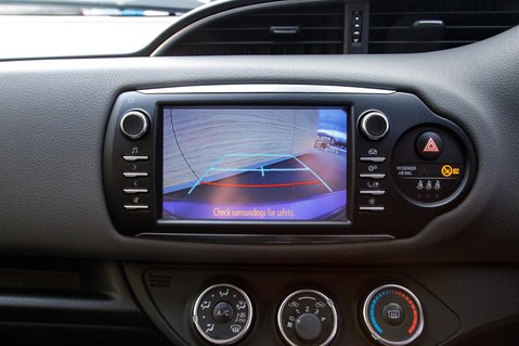 Toyota Yaris VVT-I ICON TECH 28