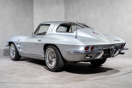 Chevrolet Corvette Stingray SPLIT WINDOW MANUAL FUELIE. FULL RESTO. MATCHING NUMBERS. IMMACULATE. 6