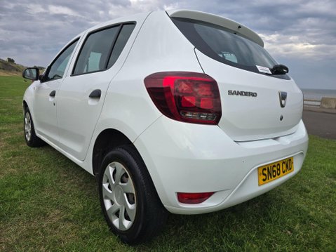 Dacia Sandero 1.0 SCe Essential Euro 6 5dr 4