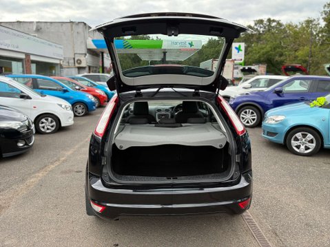 Ford Focus 1.6 Zetec S Hatchback 5dr Petrol Manual (157 g/km, 113 bhp) 6