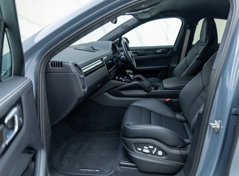 Porsche Cayenne Turbo GT 16