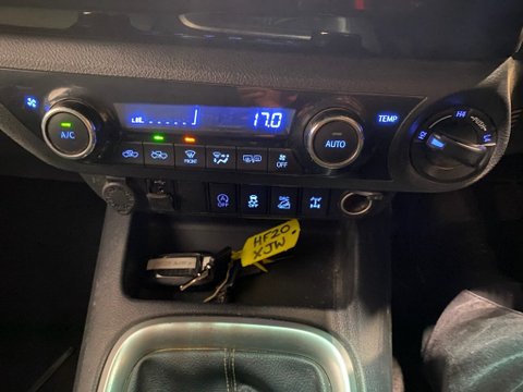 Toyota Hilux INVINCIBLE 4WD D-4D DCB 14