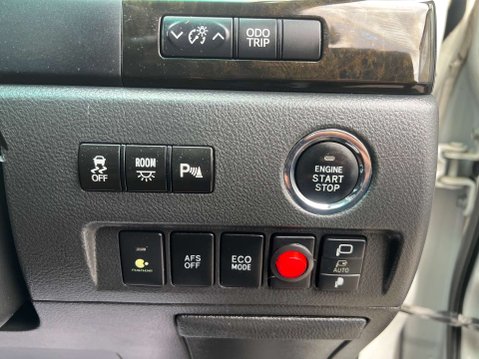 Toyota Alphard GOLDEN EYES II V6 41