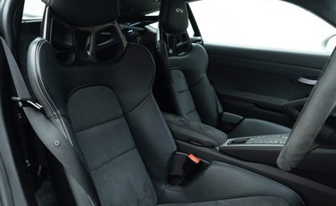 Porsche Cayman GT4 (718) 8