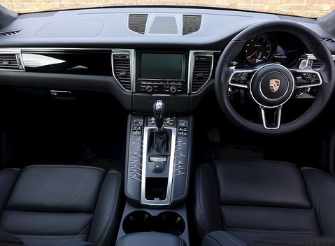 Porsche Macan Turbo 11