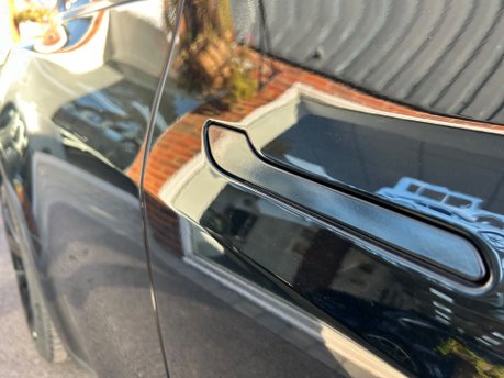 Tesla Model Y LONG RANGE AWD 31