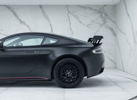 Aston Martin V12 Vantage S 29