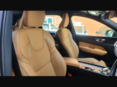 Volvo XC60 B4 INSCRIPTION AWD 17