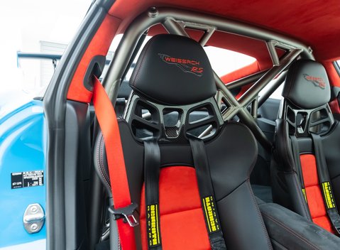 Porsche 911 GT2 RS Weissach (991) 12
