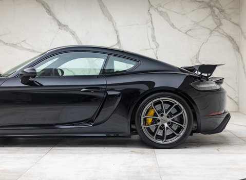 Porsche Cayman GT4 (718) 48