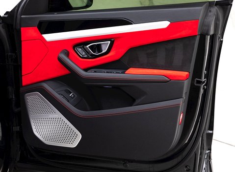 Lamborghini Urus NERO Design 23