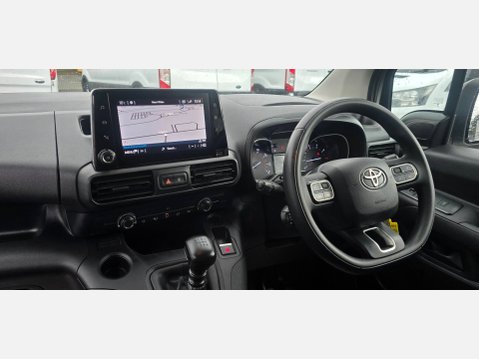 Toyota Proace City design L1 H1 SWB 1.5d 100ps eu6 nav 6 Speed 14