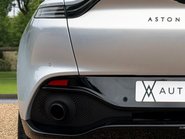 Aston Martin DBX V8 17