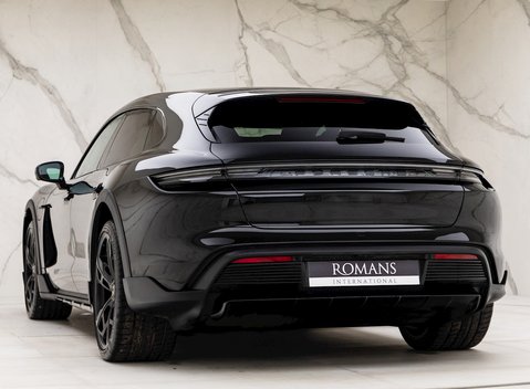 Porsche Taycan 4S Cross Turismo 3