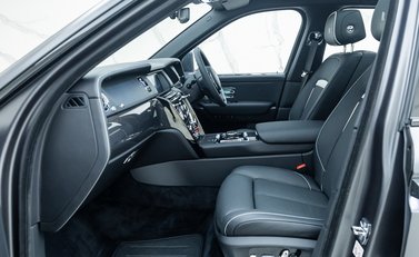 Rolls-Royce Cullinan Black Badge 19