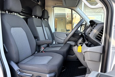 Volkswagen Crafter CR35 177 ps Tdi L2 H2 Trendline DSG Panel Van 4