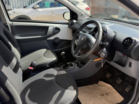 Toyota Aygo 1.0 VVT-i Go Euro 5 3dr 9