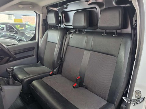 Vauxhall Vivaro 2.0 Turbo D 3100 Dynamic L2 H1 Euro 6 (s/s) 6dr 29