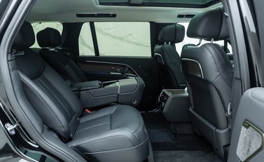 Land Rover Range Rover P460e Autobiography LWB 16