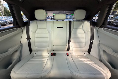 Porsche Macan TURBO PDK - HUGE SPEC - PAN ROOF - BOSE - CARPLAY 10
