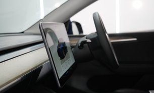 Tesla Model Y LONG RANGE AWD Comfort Suspension GROK AI Panoramic Roof One Owner VATQ 20