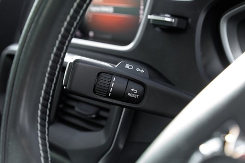 Volvo V40 T2 R-DESIGN NAV PLUS 16