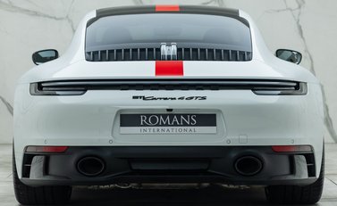 Porsche 911 Carrera 4 GTS (992) 8