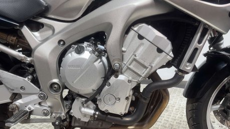 Yamaha FZ 600 2004 31K MOT RECENTLY SERVICED 600CC FULL LUGGAGE 17