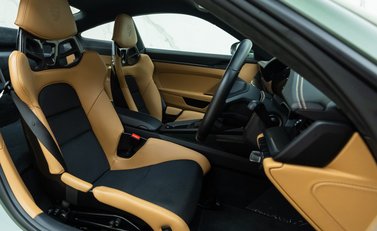 Porsche 911 GT3 TOURING (992) 14