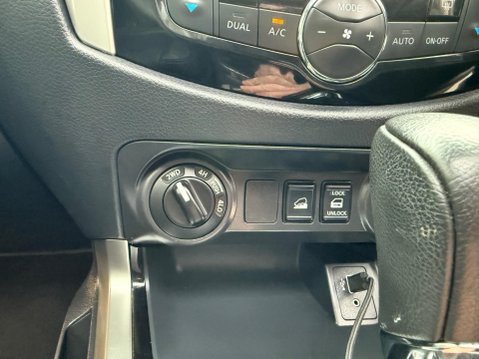 Nissan Navara 2.3 dCi N-Guard Auto 4WD Euro 6 4dr 25