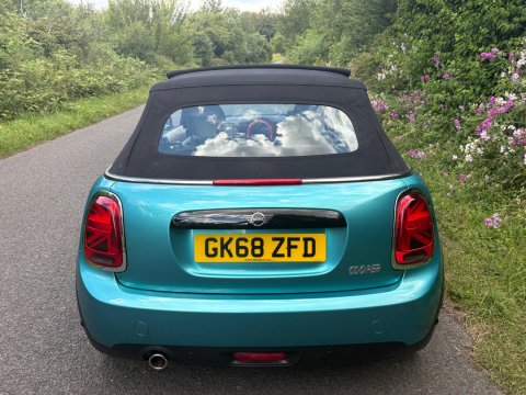 Mini Convertible COOPER 9
