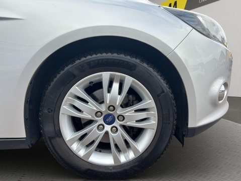Ford Focus 1.6 Titanium Navigator Powershift Euro 5 5dr 12