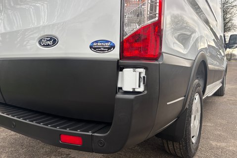 Ford Transit 350 Rwd L3 H3 Trend 130 ps Panel Van - Rear Camera 17