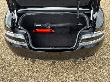 Aston Martin DBS V12 VOLANTE CARBON BLACK EDITION 75