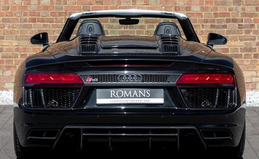 Audi R8 V10 Plus Spyder 5