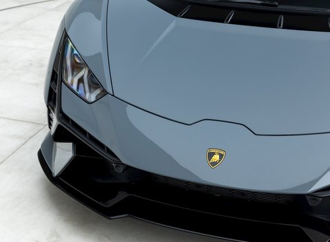 Lamborghini Huracan LP640-2 Tecnica 22