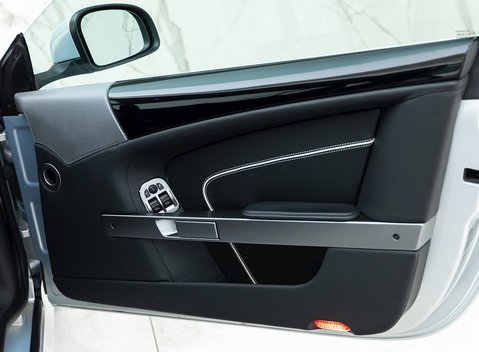 Aston Martin Virage 21