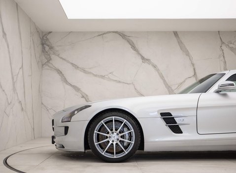Mercedes-Benz SLS 6.2 63 V8 AMG 2dr 23