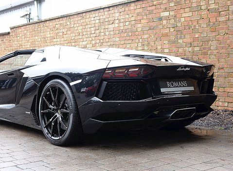 Lamborghini Aventador LP 700-4 Roadster 24