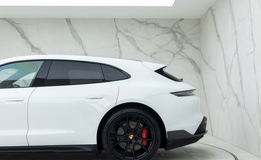 Porsche Taycan GTS Sport Turismo 33